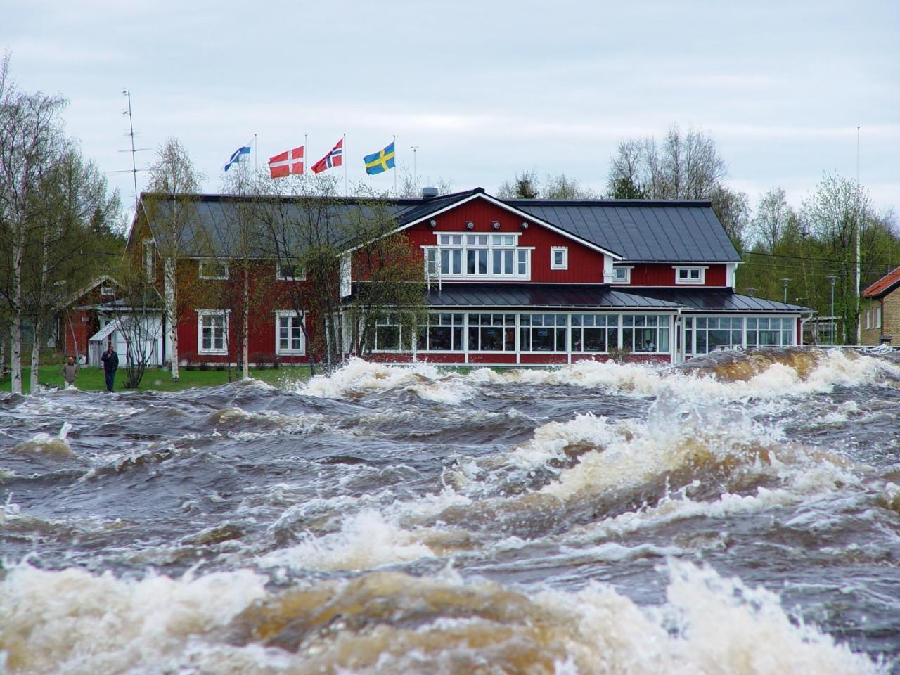 Kukkolaforsen Turist & Konferens Hotel Buitenkant foto