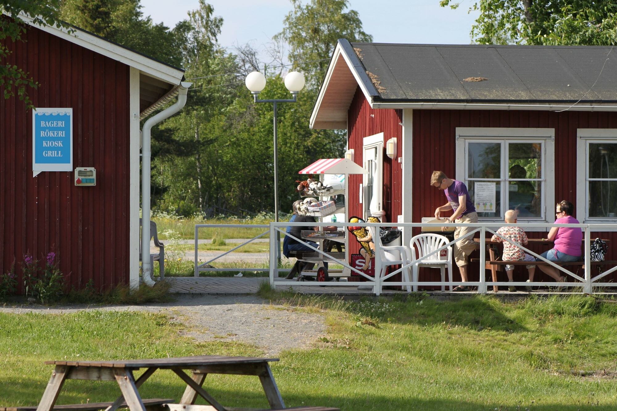 Kukkolaforsen Turist & Konferens Hotel Buitenkant foto